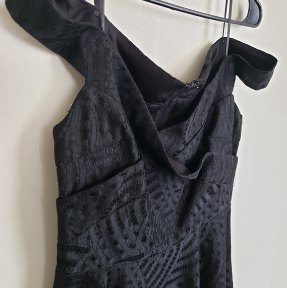 🎟 Off The Shoulders Black Dress - Picture 5 of 10